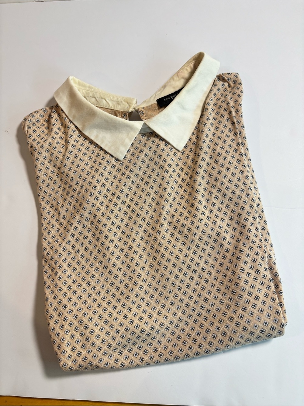 Ann Taylor Cream Patterned Button-Down Top with White Peter Pan Collar